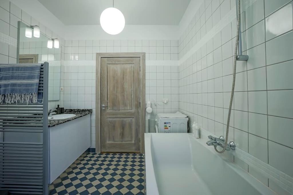 Central Apartment - Nido'S Area Boekarest Buitenkant foto